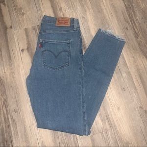 311 Levi Shaping Skinny Jeans